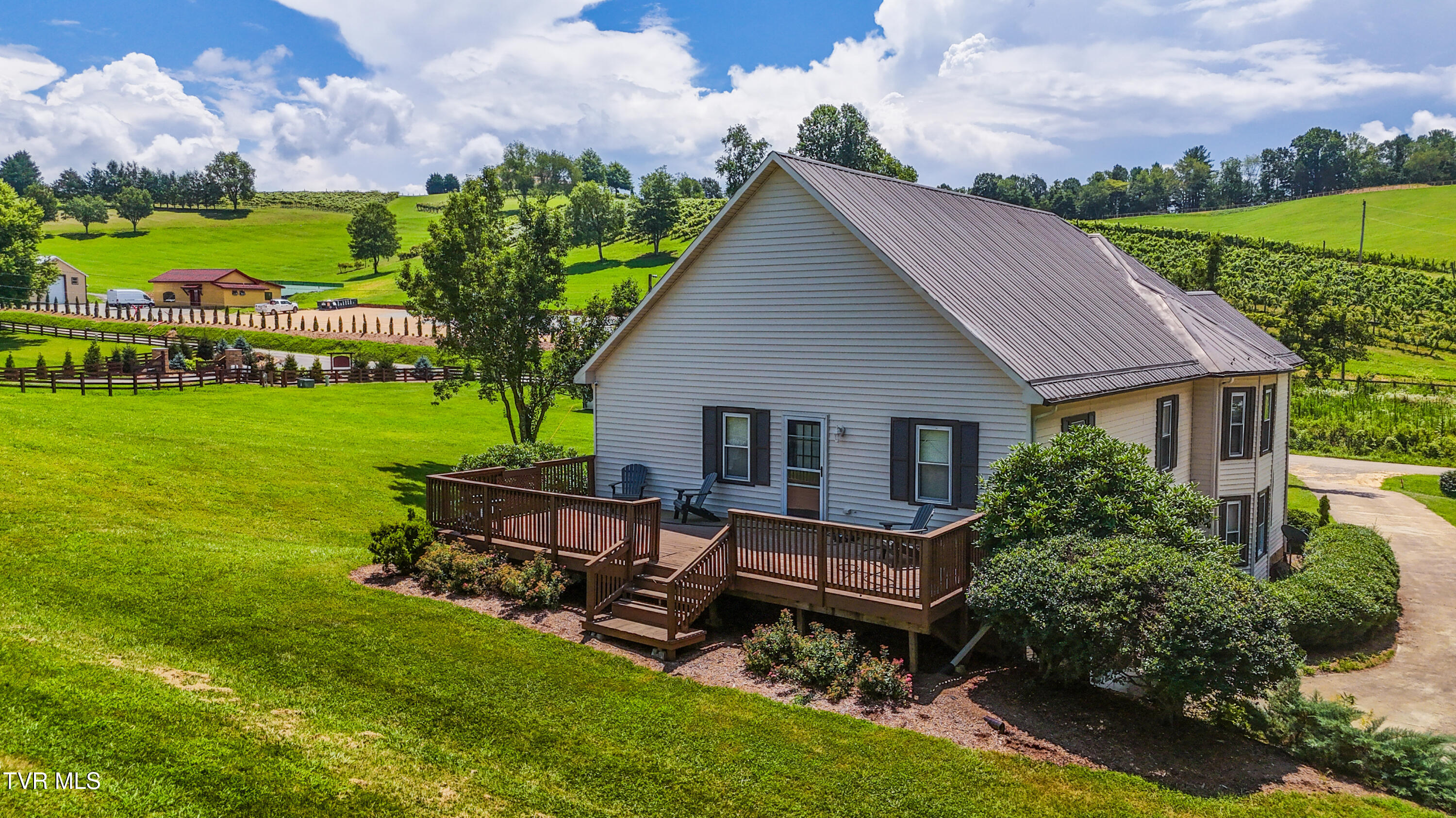 2028 Dry Hill Road Butler, TN 37640 - Photo 3 of 23 AUSTINMARVELS.COM-35