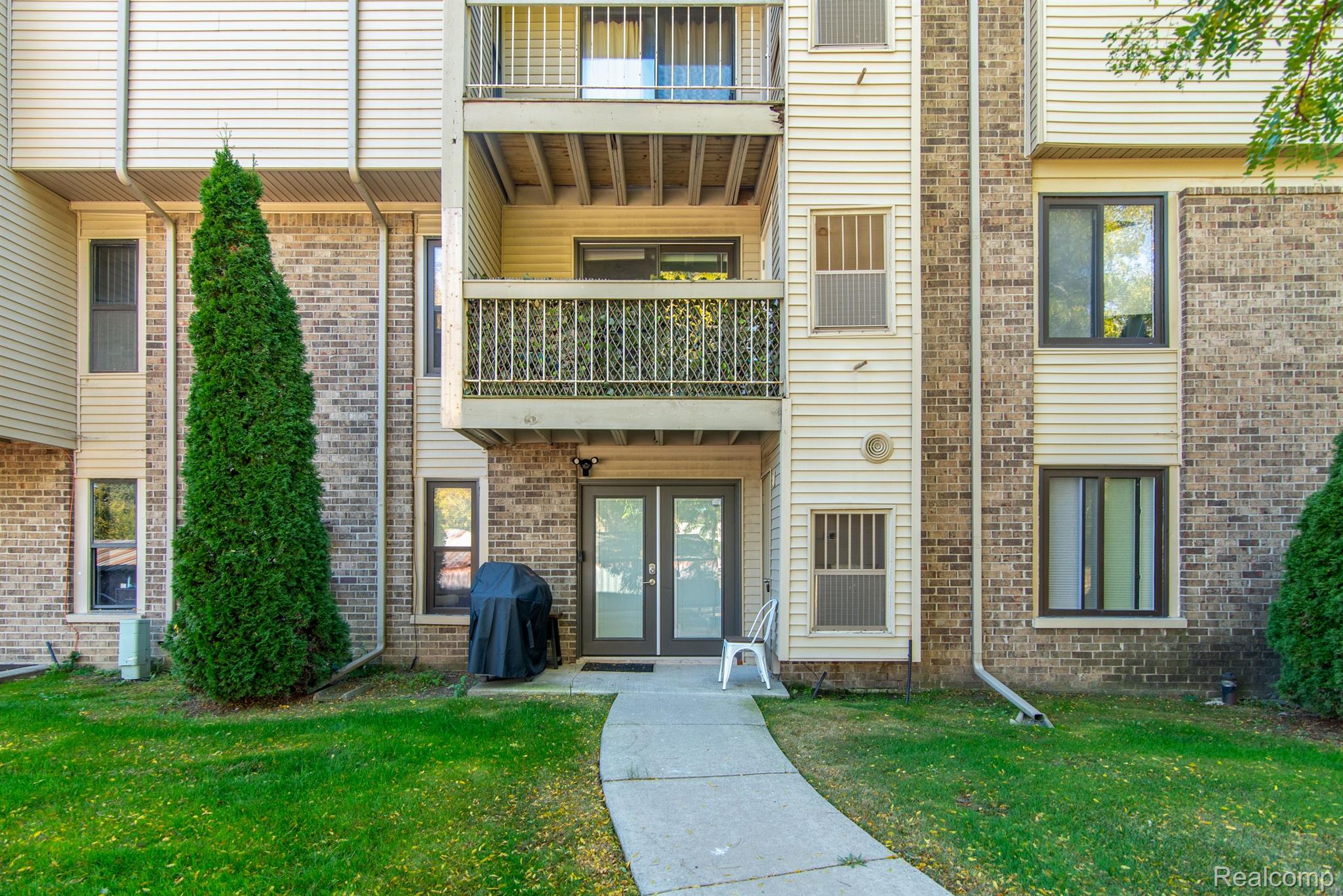 30445 West 14 Mile Road, Unit 52 Farmington, MI 48334 - Photo 1 of 16 Gallery Image 1