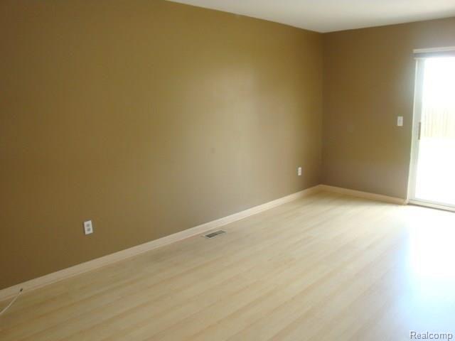 1727 Southfield Road, Unit 3 Birmingham, MI 48009 - Photo 7 of 16 Living Room