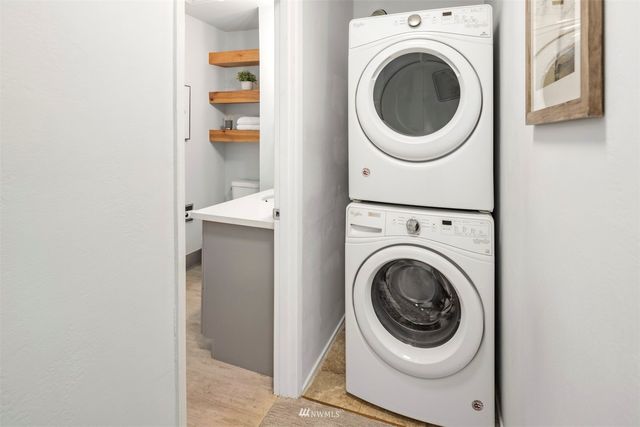 a close up view of a washer and dryer