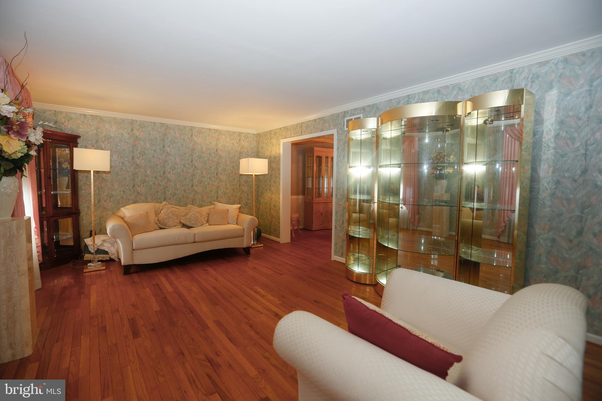 69 South Pennell Road Media, PA 19063 - Photo 7 of 47 Living