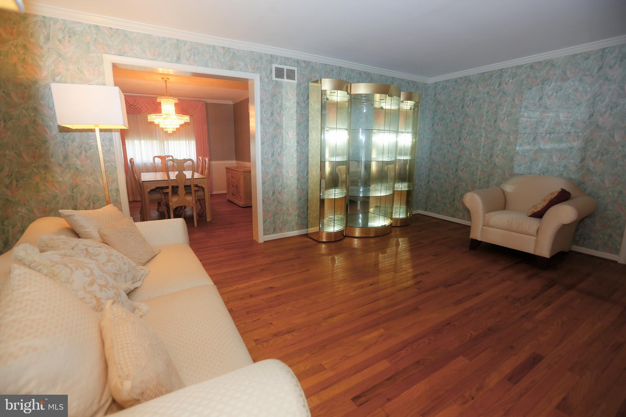 69 South Pennell Road Media, PA 19063 - Photo 8 of 47 Living