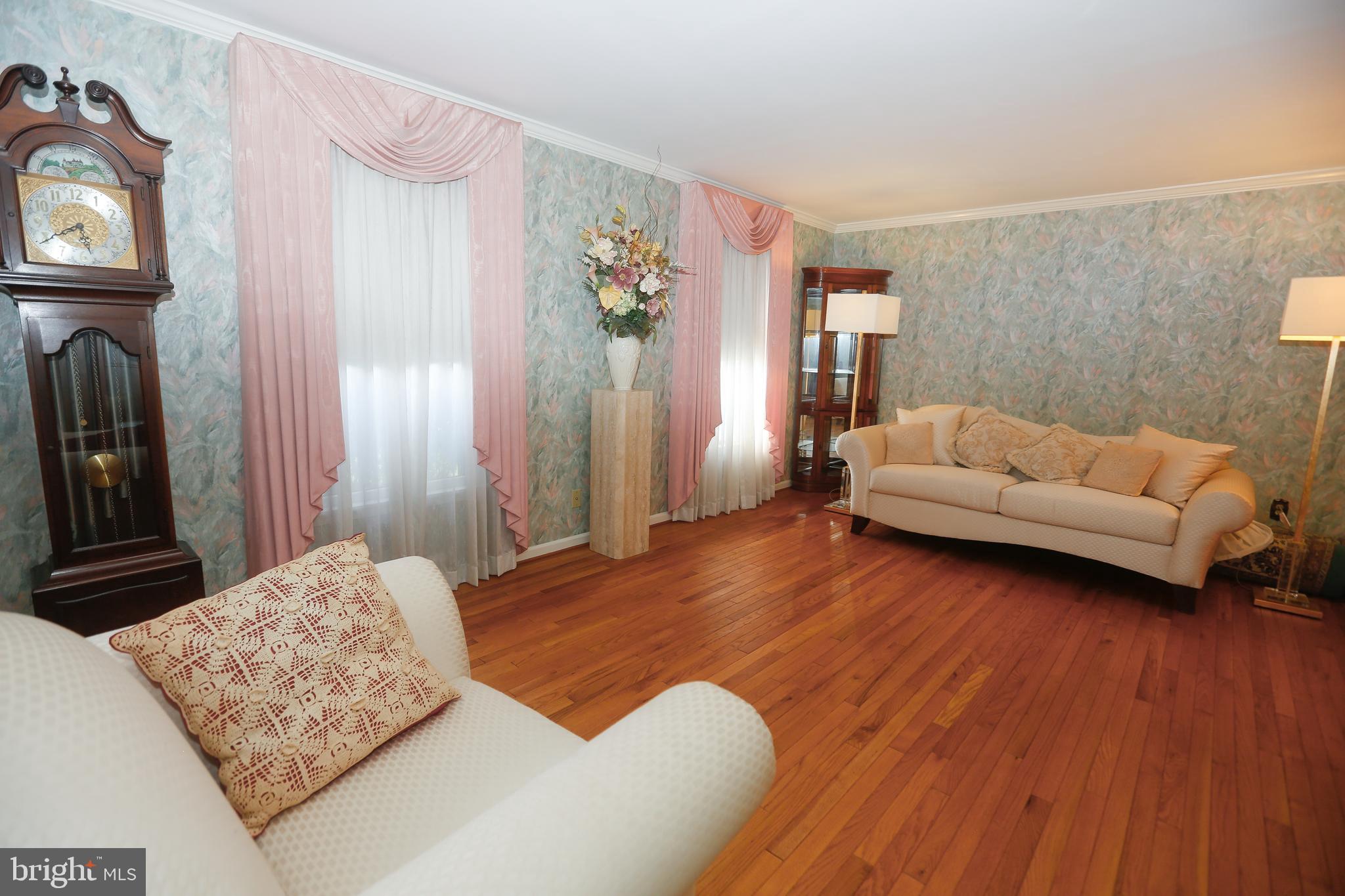 69 South Pennell Road Media, PA 19063 - Photo 9 of 47 Living