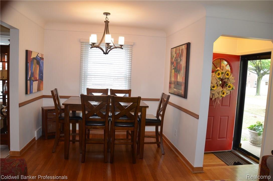 2083 Sheffield Road Birmingham, MI 48009 - Photo 4 of 20 DSC_1450.JPG