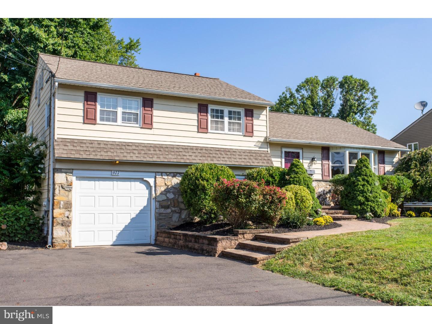977 Marian Road Warminster, PA 18974 - Photo 2 of 19 Gallery Image 2