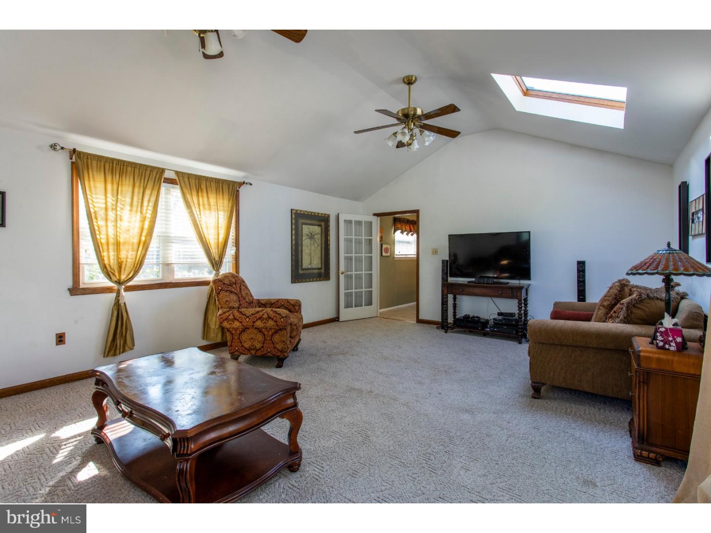 977 Marian Road Warminster, PA 18974 - Photo 10 of 19 Gallery Image 10