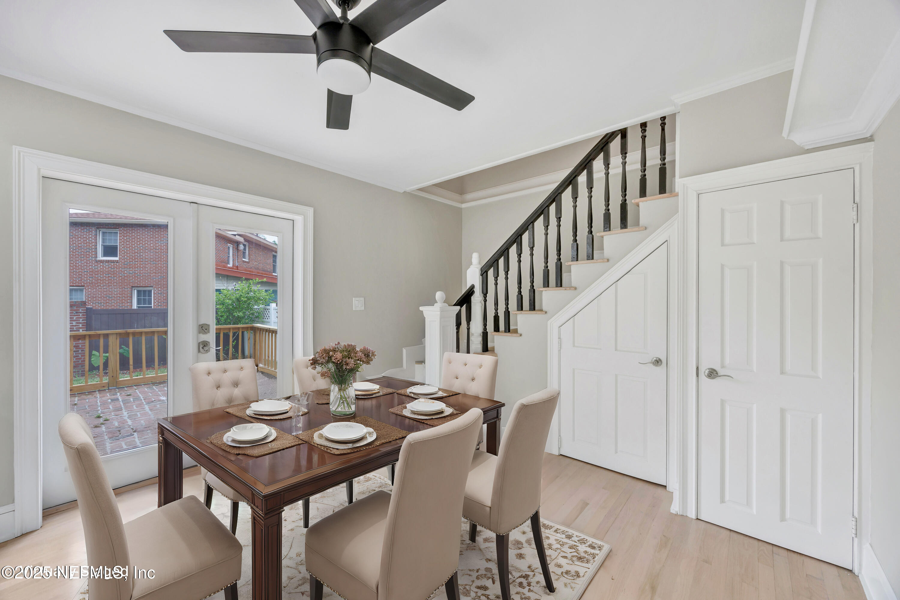 1210 Inwood Terrace Jacksonville, FL 32207 - Photo 28 of 48 a view of a livingroom with furniture and window
