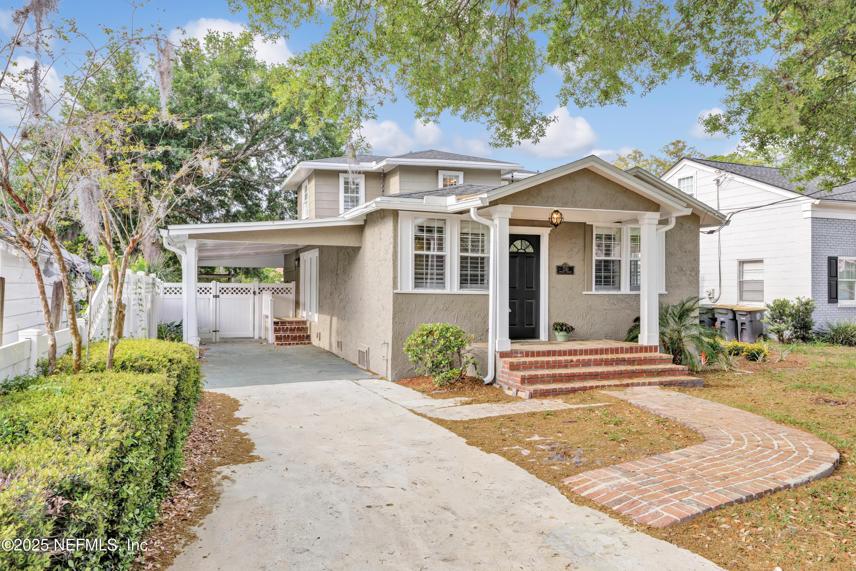 1210 Inwood Terrace Jacksonville, FL 32207 - Photo 3 of 48 a front view of a house with garden