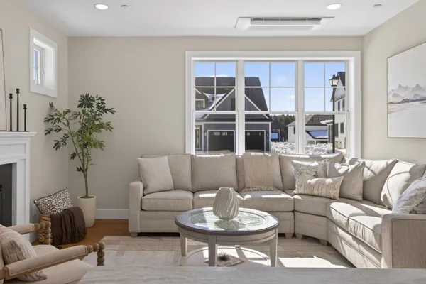 $795,000 | 152 Owls Nest Road, Portland, ME 04102