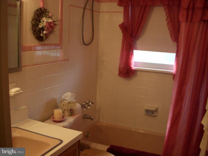 641 Klockner Road Hamilton, NJ 08619 - Photo 8 of 15 Master Bathroom
