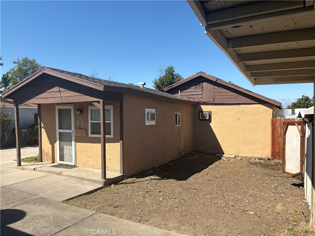 7563 Lincoln Avenue Riverside, CA 92504 - Photo 13 of 34 a front view of a house with a garden