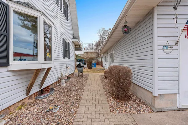 $169,900 | 701 East Pleasant Street, Gresham, WI 54128