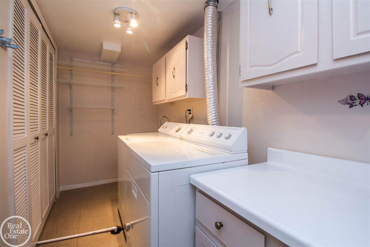 1663 Riverside Drive Rochester, MI 48309 - Photo 21 of 34 Utility Room/Laundry
