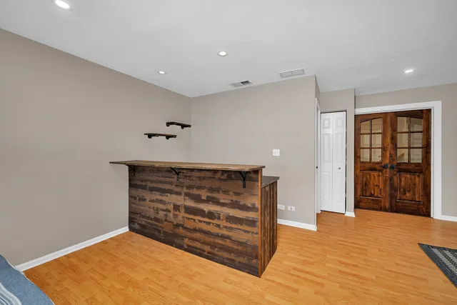 $325,000 | 2357 Twilight Drive, Aurora, IL 60503