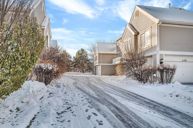 $325,000 | 2357 Twilight Drive, Aurora, IL 60503