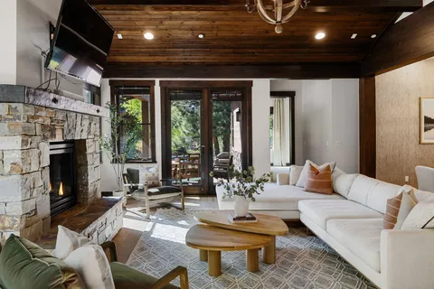 $2,195,000 | 10120 Sagebrush Court, Truckee, CA 96161