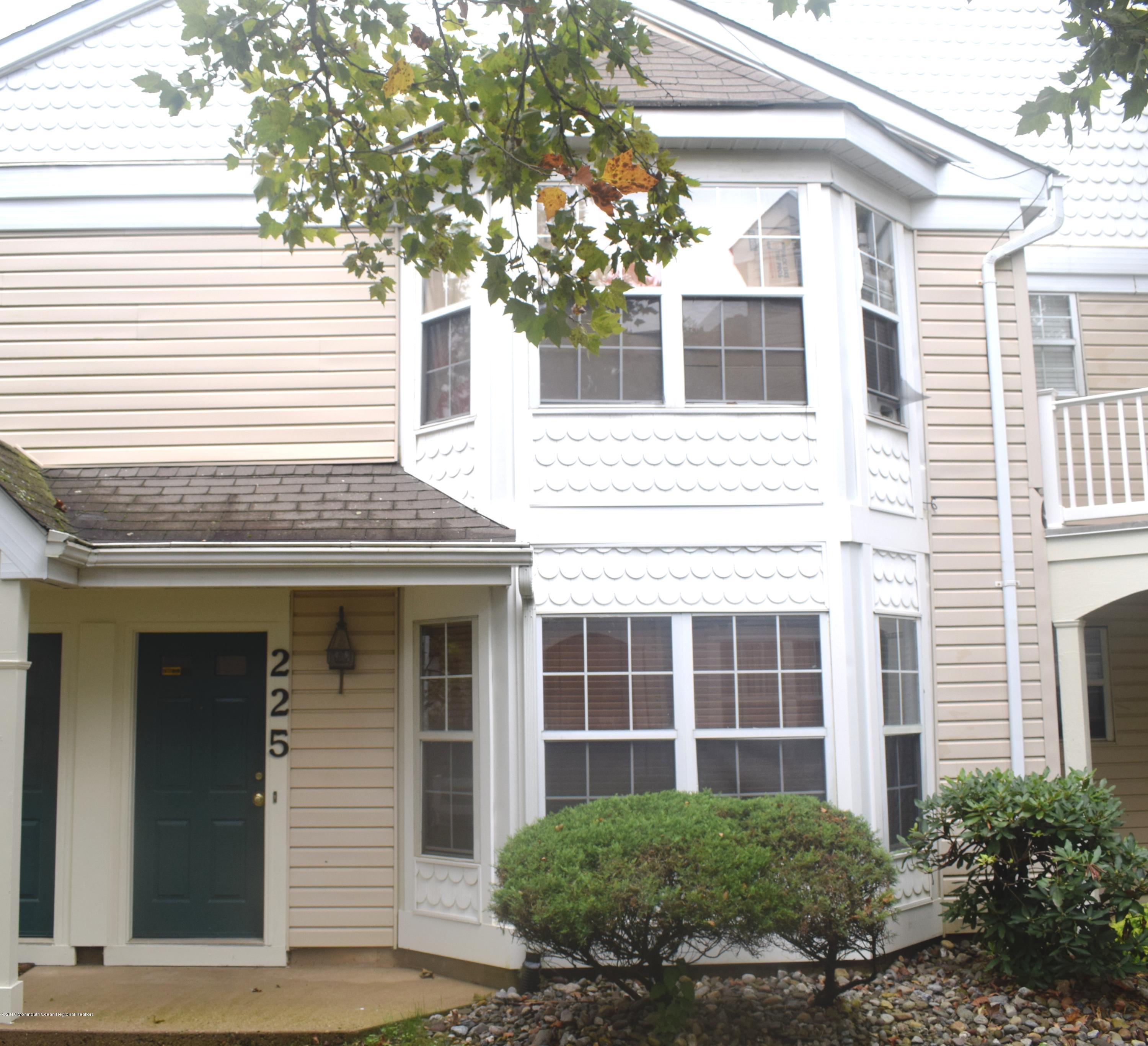 225 Tulip Lane Freehold, NJ 07728 - Photo 2 of 13 225 Tulip Ln