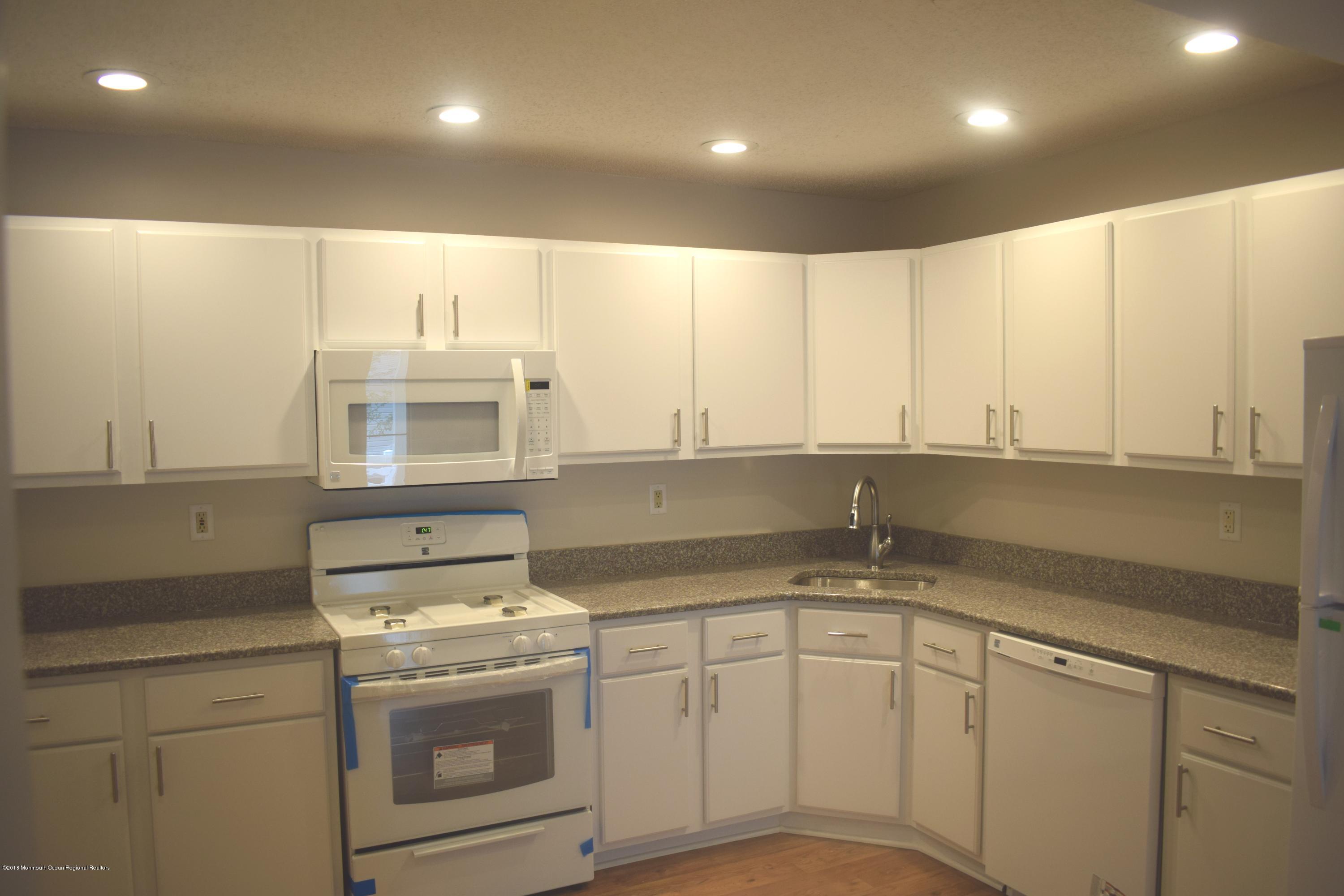 225 Tulip Lane Freehold, NJ 07728 - Photo 7 of 13 EIKa