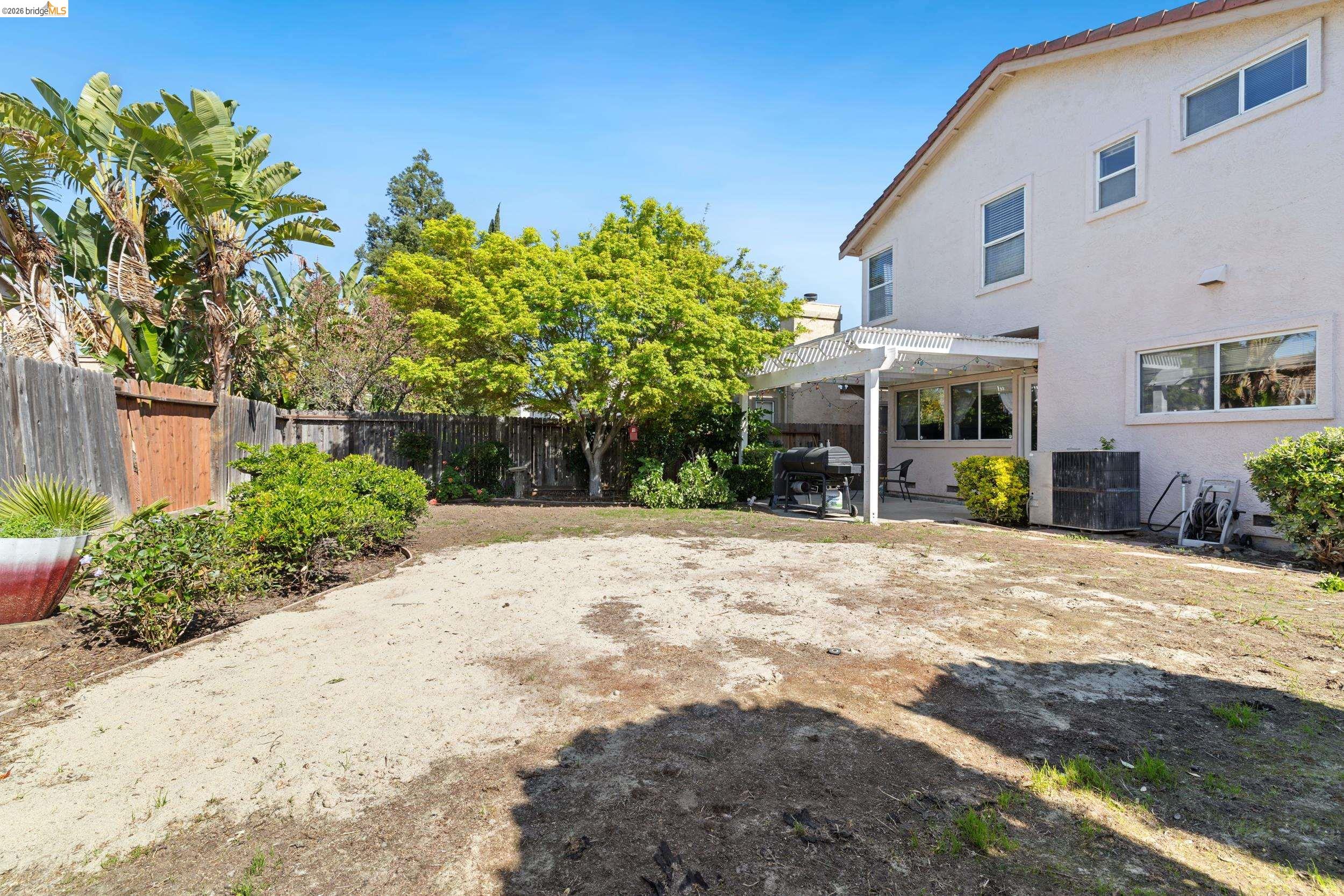 4924 Stirrup Way Antioch, CA 94531 - Photo 31 of 40 a front view of a house with a yard