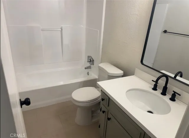 $2,900 | 21006 Pine Ridge Avenue, Apple Valley, CA 92307