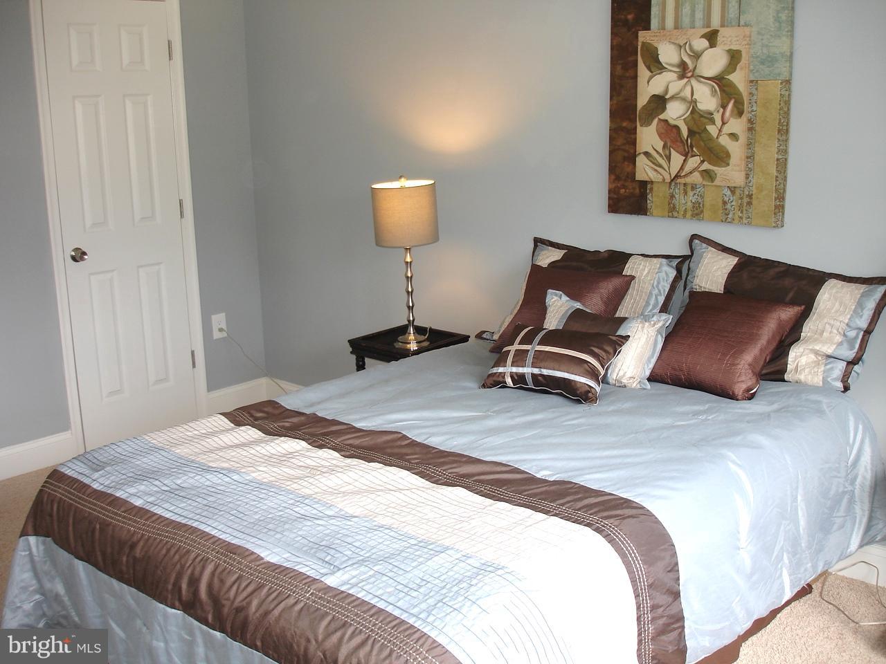 4626 Coleherne Road Baltimore, MD 21229 - Photo 13 of 30 ROOMY BEDROOM