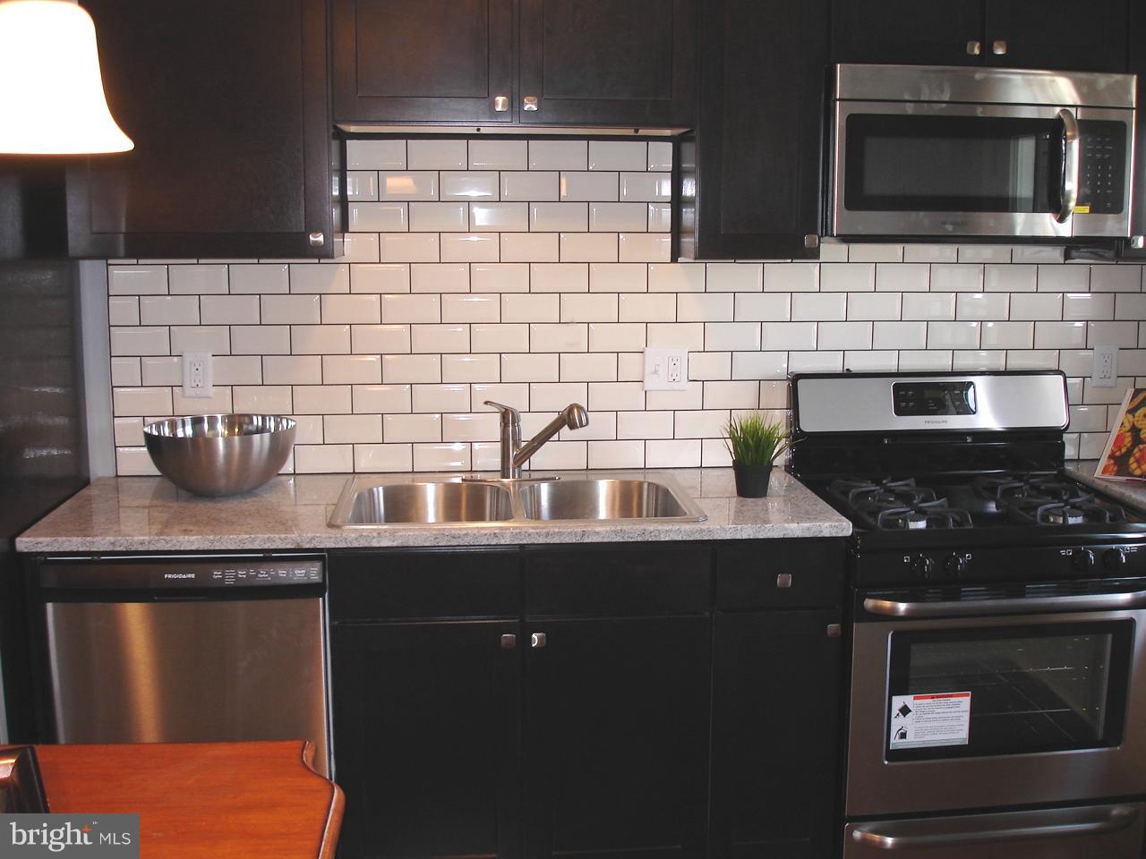 4626 Coleherne Road Baltimore, MD 21229 - Photo 6 of 30 CUSTOM KITCHEN WITH BACKSPLASH