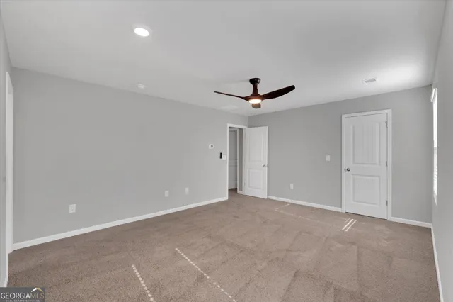 a view of empty room with ceiling fan