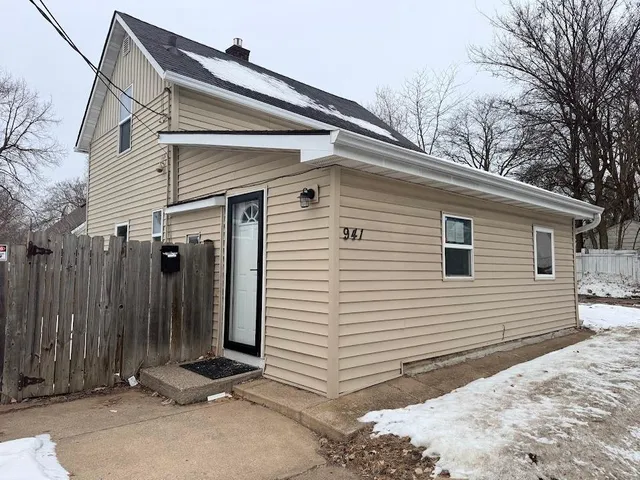 $194,000 | 941 North Cypress Street, St. Paul, MN 55106