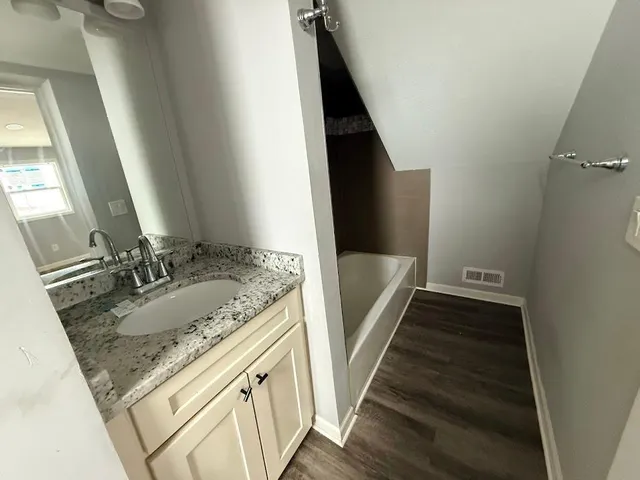 $194,000 | 941 North Cypress Street, St. Paul, MN 55106