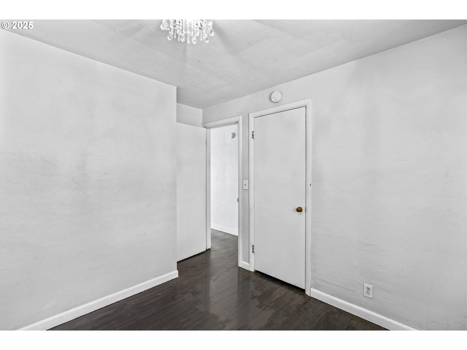 2030 E Street Springfield, OR 97477 - Photo 12 of 25 a view of an empty room