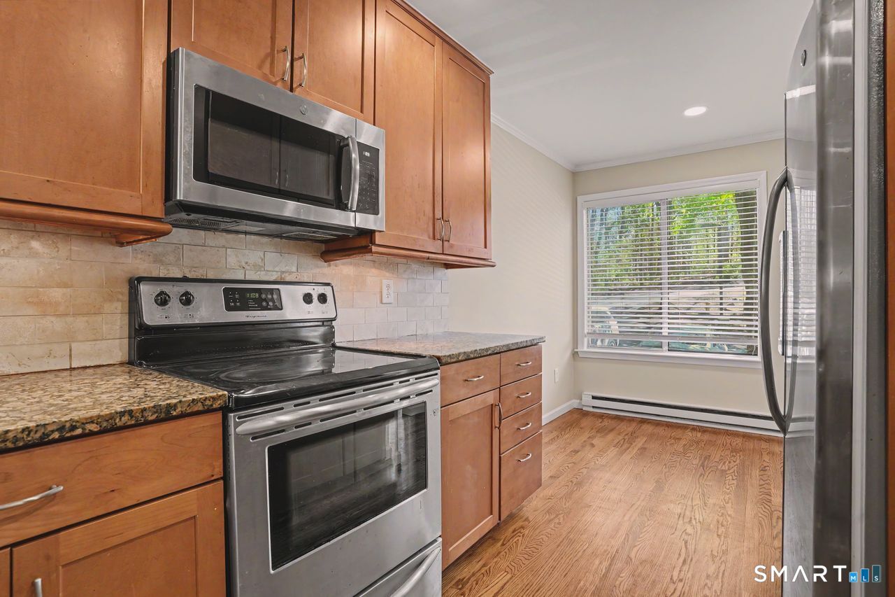 20 East Pembroke Road, Unit 28 Danbury, CT 06811 - Photo 4 of 24