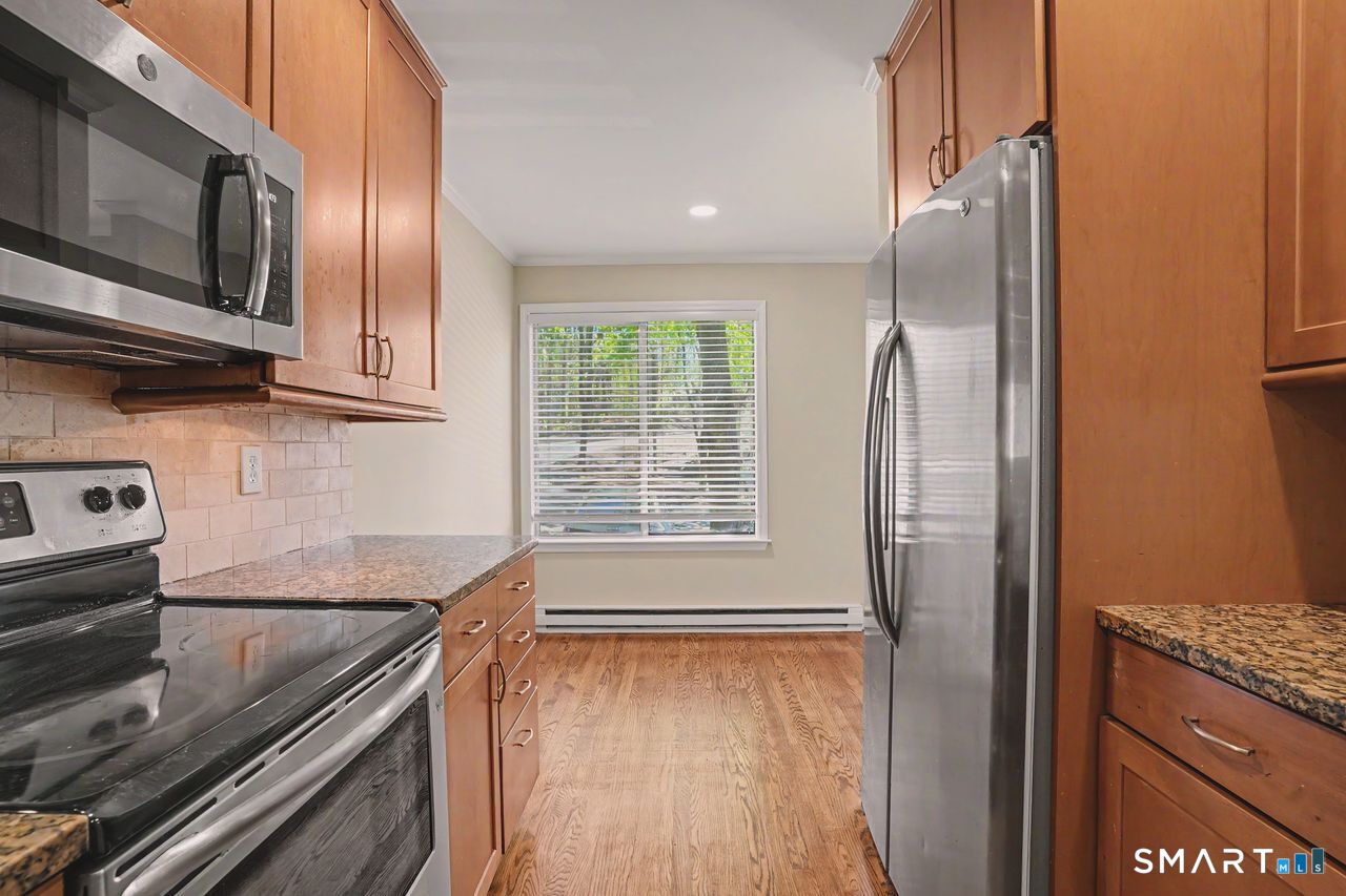 20 East Pembroke Road, Unit 28 Danbury, CT 06811 - Photo 5 of 24