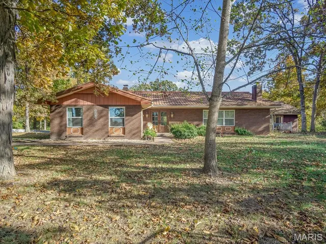 $500,000 | 1010 Shawnee Road, Greenville, IL 62246