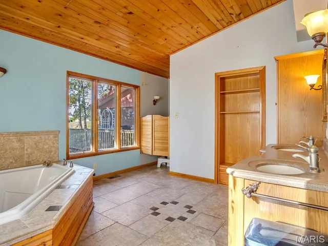 $500,000 | 1010 Shawnee Road, Greenville, IL 62246