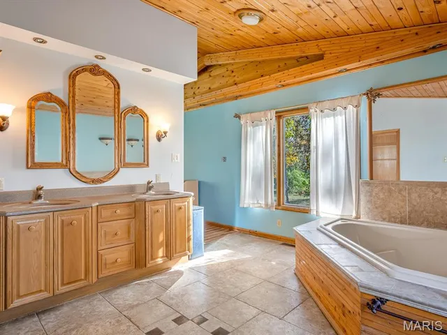 $500,000 | 1010 Shawnee Road, Greenville, IL 62246