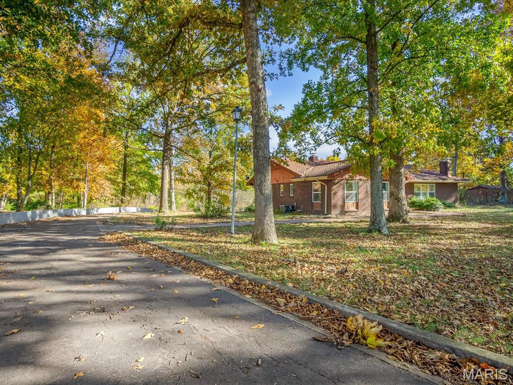 1010 Shawnee Road Greenville, IL 62246 - Photo 5 of 41