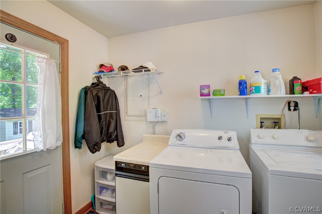 11109 Warren View Road Henrico, VA 23233 - Photo 14 of 38 Laundry room off of the kitchen with access to the