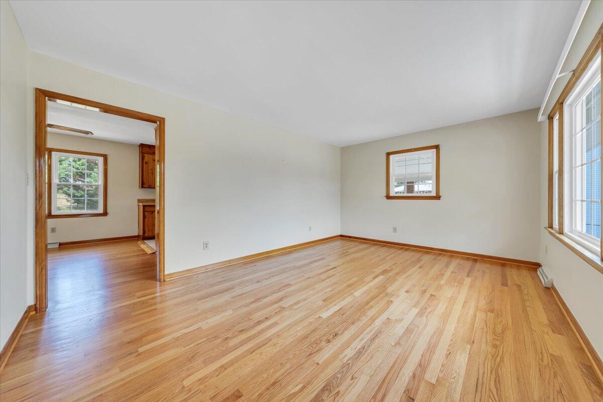 409 Decatur Circle Salem, VA 24153 - Photo 3 of 47 03-MIB06273