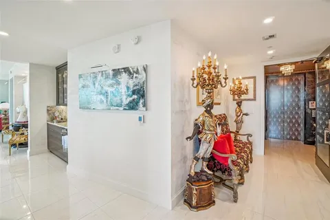 $2,999,000 | 3401 Bayshore Boulevard, Unit 1704, Tampa, FL 33629