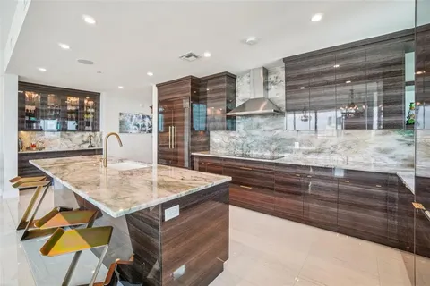 $2,999,000 | 3401 Bayshore Boulevard, Unit 1704, Tampa, FL 33629