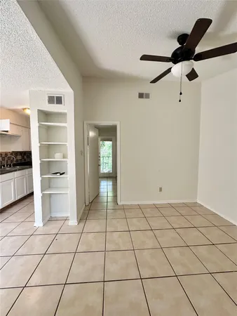 $950 | 4322 Gillis Street, Unit 204, Austin, TX 78704