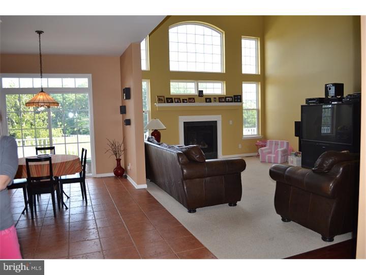 8 Phillips Circle Aston, PA 19014 - Photo 3 of 19