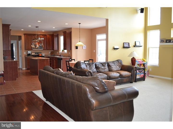 8 Phillips Circle Aston, PA 19014 - Photo 4 of 19