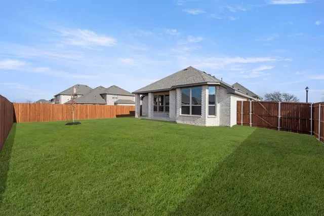 a view of a house with a big yard