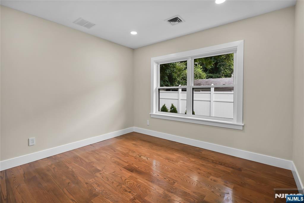 128 Grove Street Mahwah, NJ 07430 - Photo 21 of 27