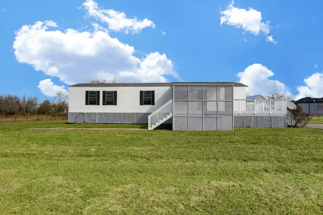 a view of a house with a backyard
