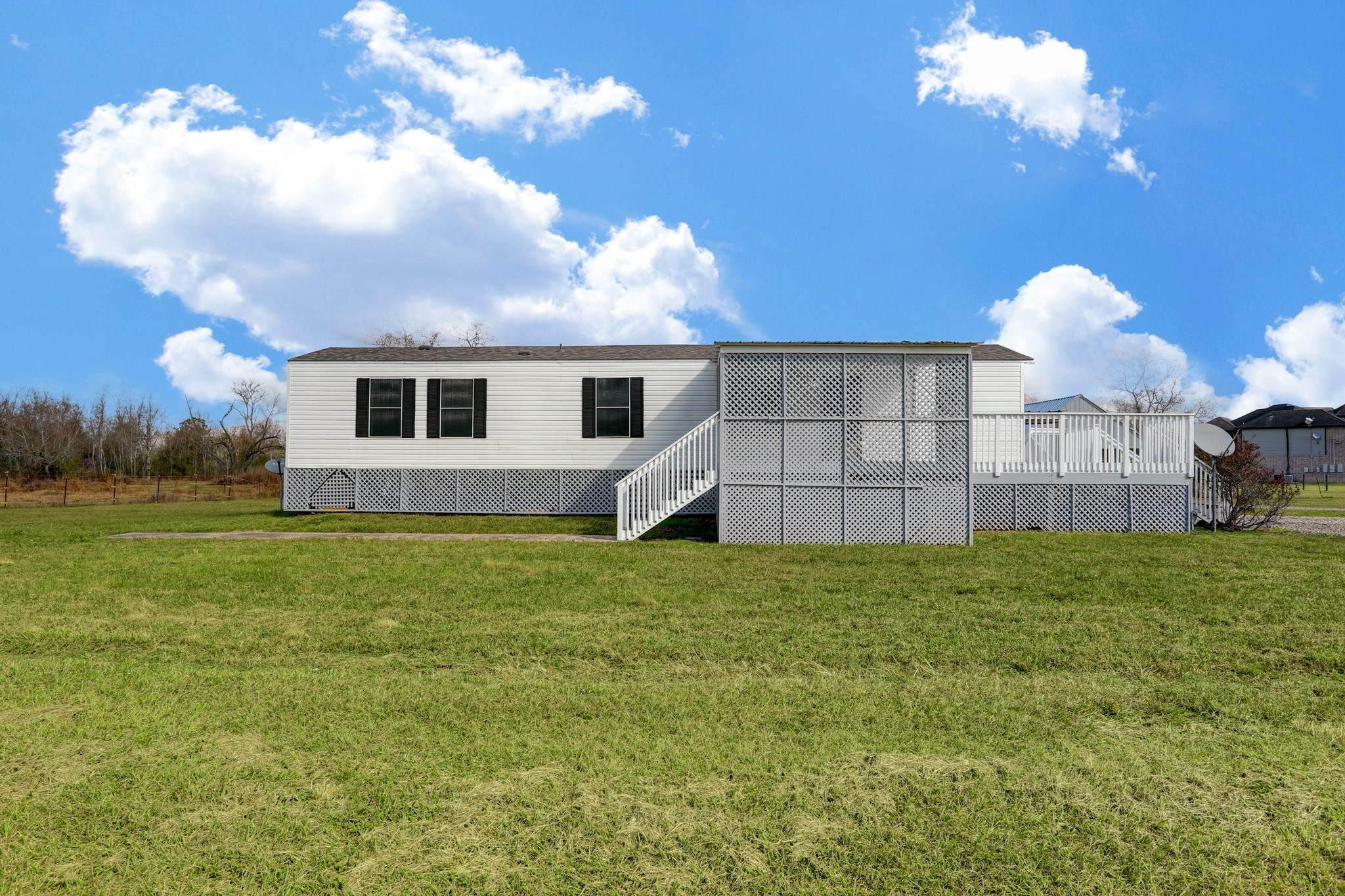 a view of a house with a backyard