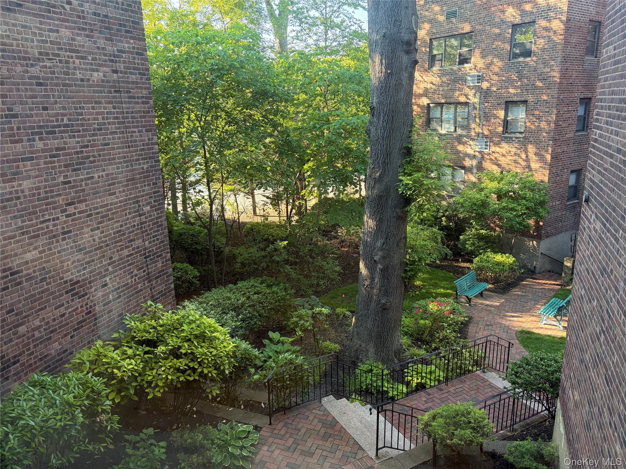 35 Knightsbridge Road, Unit 2B Great Neck, NY 11021 - Photo 17 of 20
