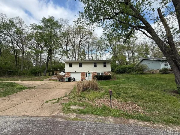 $145,000 | 2609 Forest Lane, High Ridge, MO 63049