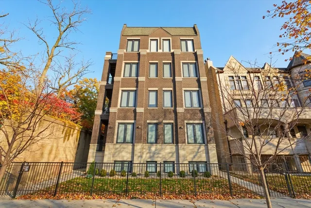 $3,950 | 4101 South Drexel Boulevard, Unit 101, Chicago, IL 60653